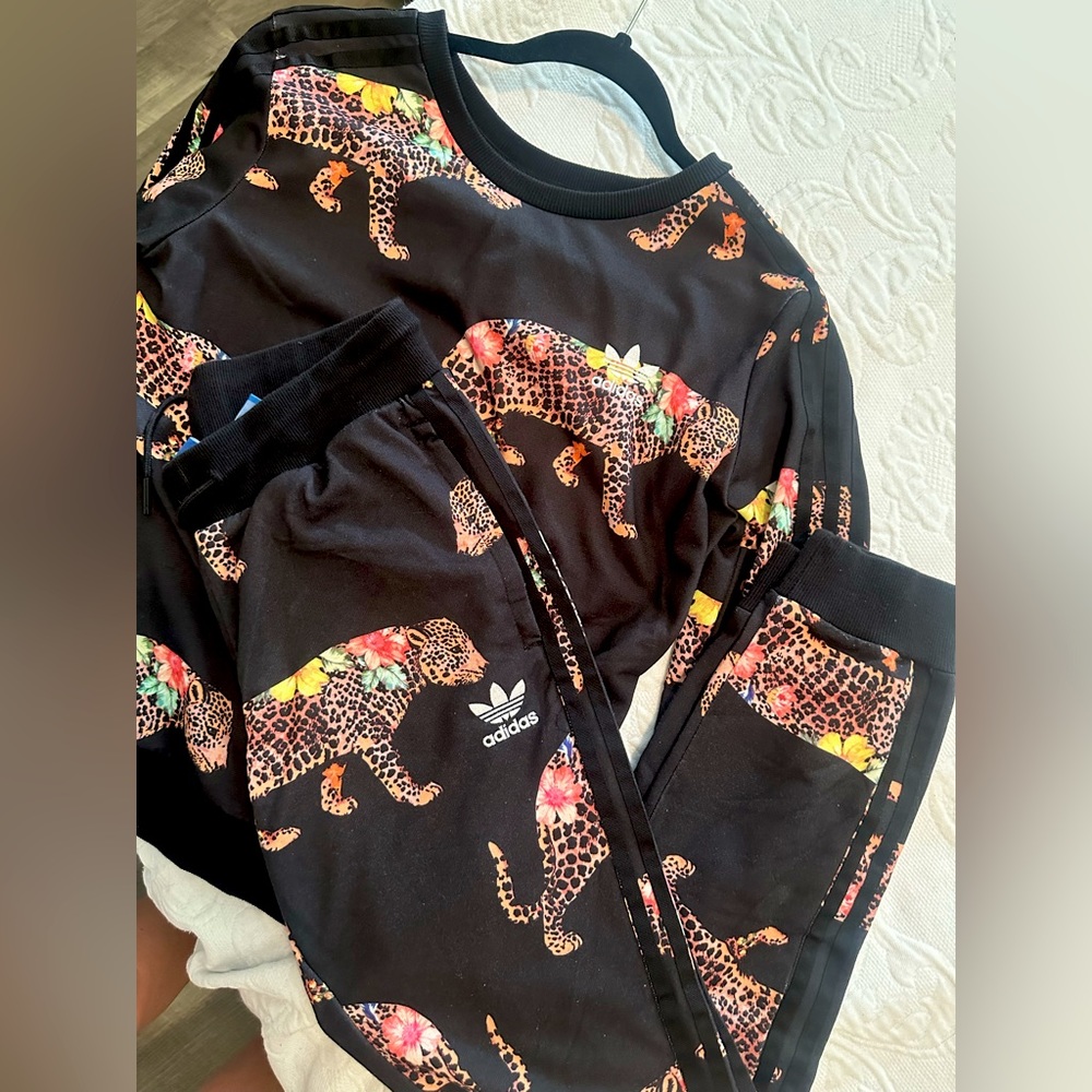 ADIDAS Limited Edition Women’s matching Jogger Set